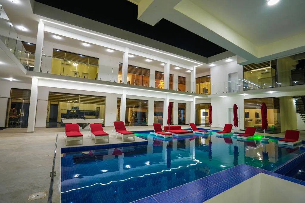 Luxury 13 bedrooms villa with discoteque POP airport - photo 4
