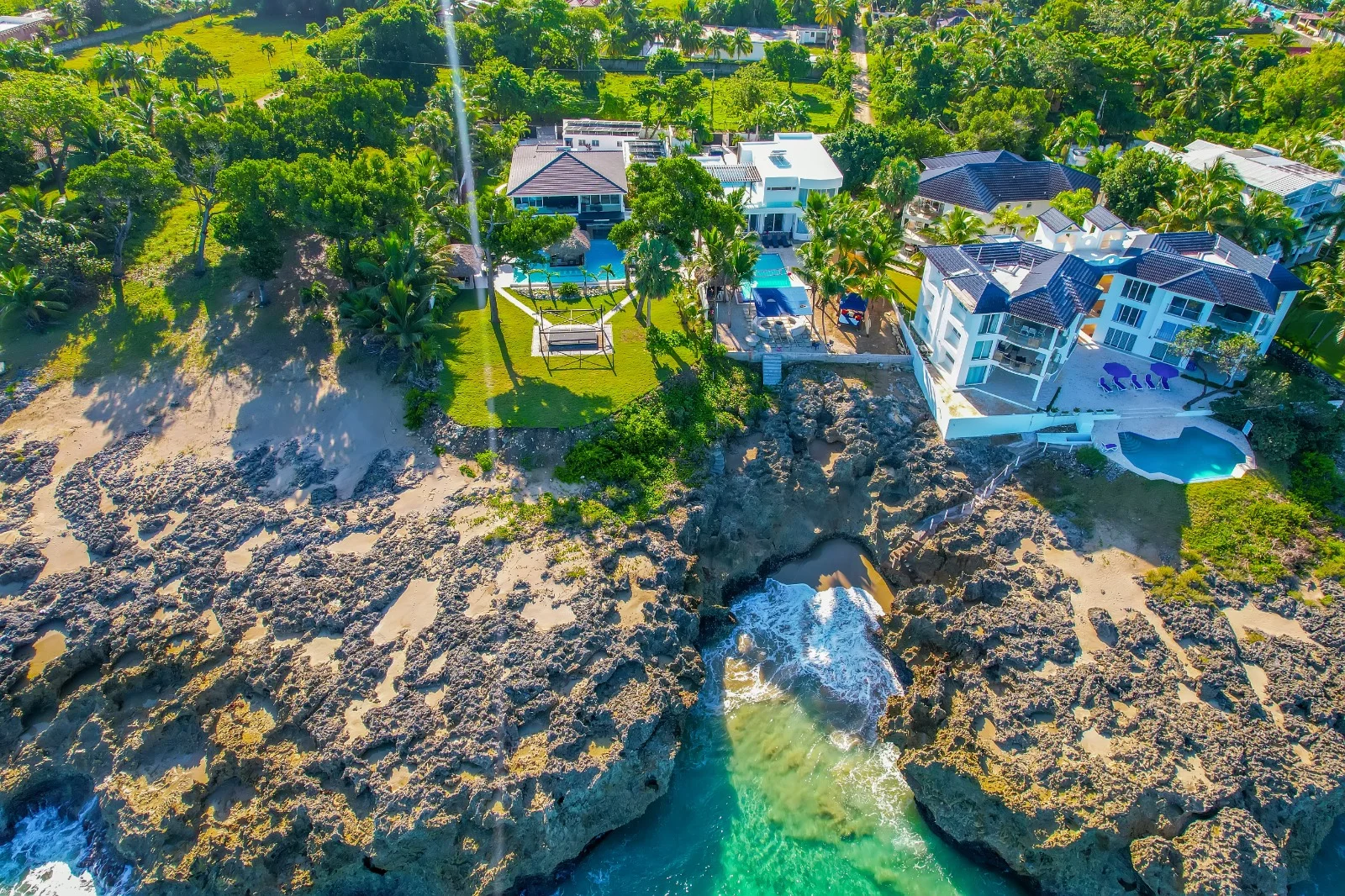 oceanfroont 7 bedrooms luxury villa playa chiquita - photo 2