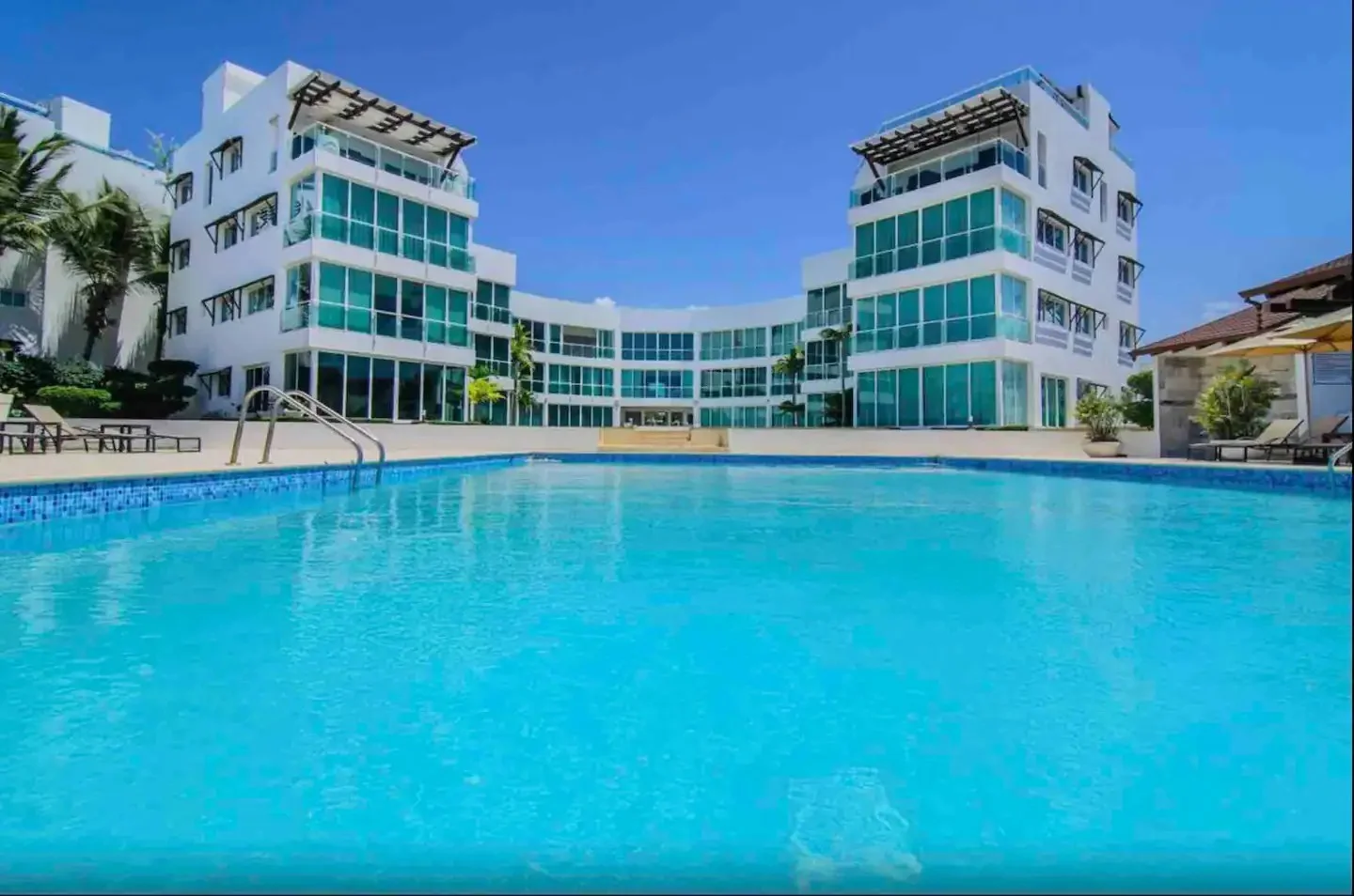BEACHFRONT LUXURY 2 BEDROOMS APARTMENT PLAYA LAGUNA - photo 1