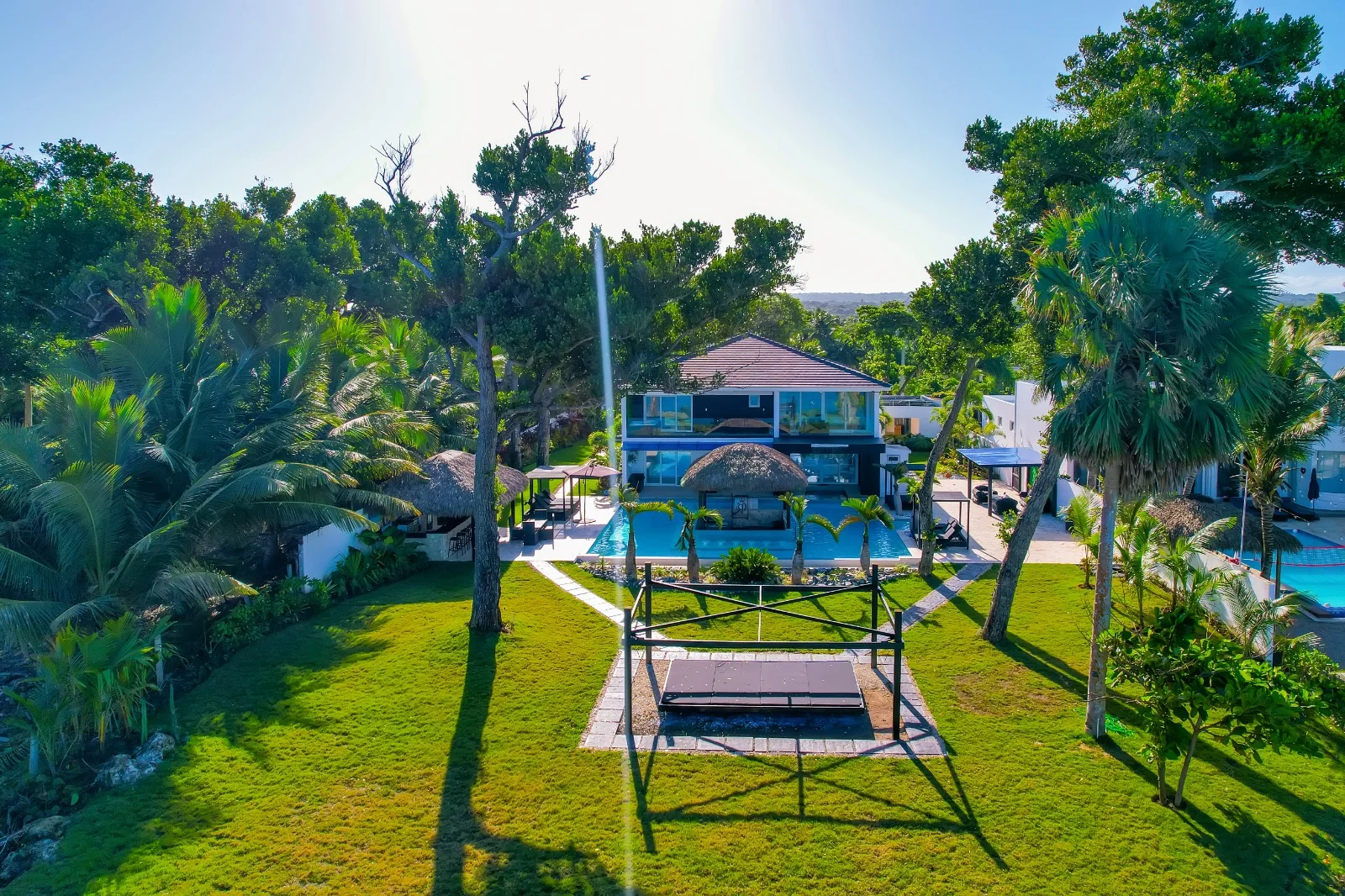 oceanfroont 7 bedrooms luxury villa playa chiquita - photo 4