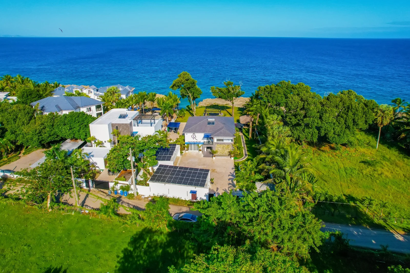 oceanfroont 7 bedrooms luxury villa playa chiquita - photo 1