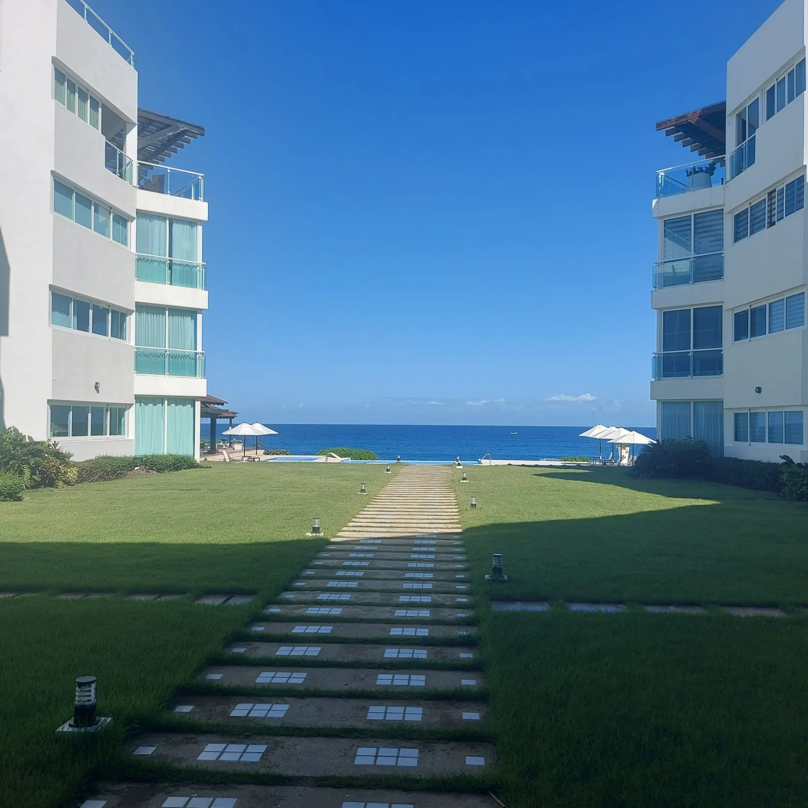 beachfront luxury 2 bedrooms apartment playa laguna - photo 6